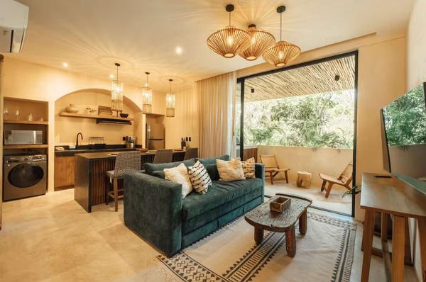 Gorgeous 1BR Apartment w/Pool & Jungle Views