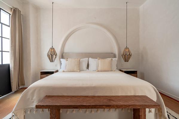 Bright 6BR House w/ Private Terrace