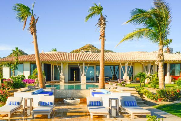 Elegant Oceanfront 5BR Villa w/ Amazing Pool