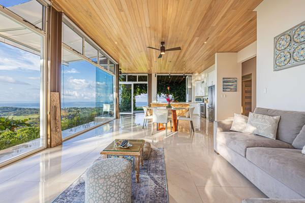 Stylish 6BR Villa w/ Panoramic Jungle & horizon Views