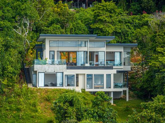 Elegant 4BR Villa w/ Ocean Views & Whale’s Tail Vista