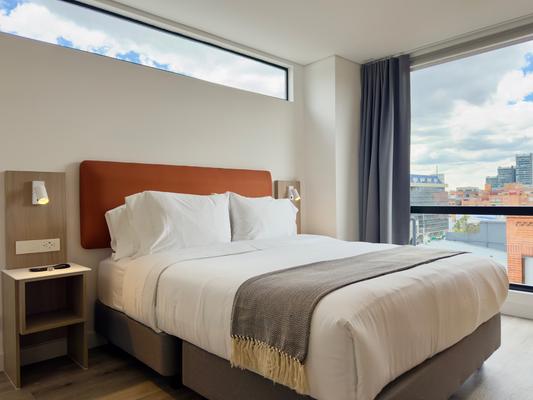 Modern 2BR w/ Balcony in Santa Barbara