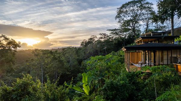 Stylish 1BR Stunning Balcony Views