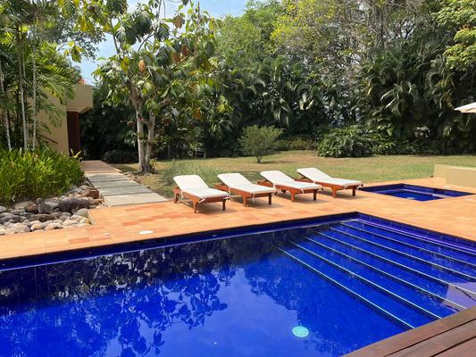 Astonishing 5BR House w/ pool in Anapoima